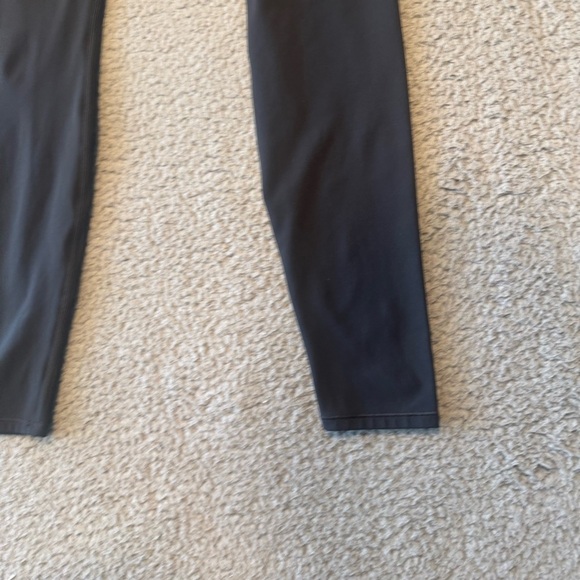 VUORI Chilled Out Performance Leggings Color: Black  Size Small VW4028 - Picture 6 of 13